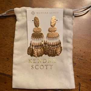 NWT! Kendra Scott Rose Good Earrings